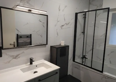 Salle de bain avec WC location meublée Quimper